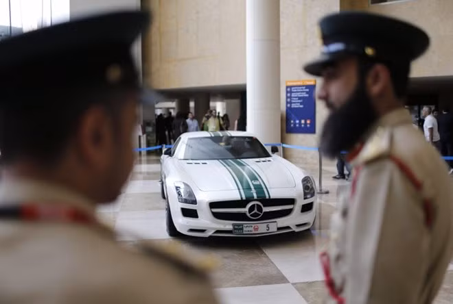 10 siêu xe khủng nhất của cảnh sát Dubai năm 2015