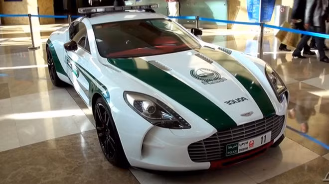 10 siêu xe khủng nhất của cảnh sát Dubai năm 2015