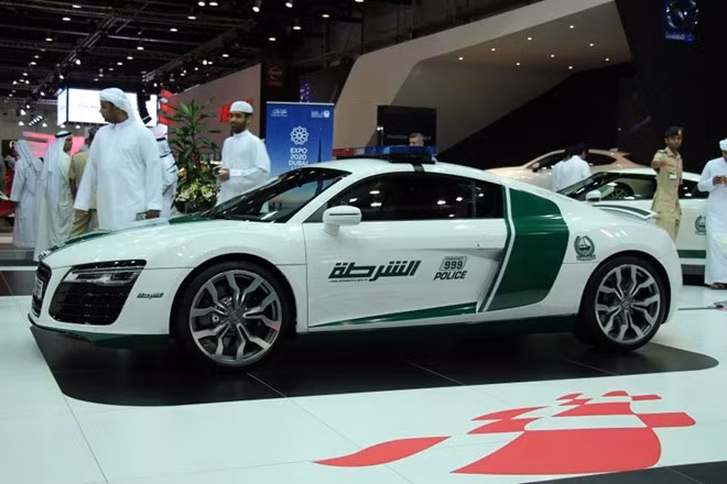 10 siêu xe khủng nhất của cảnh sát Dubai năm 2015
