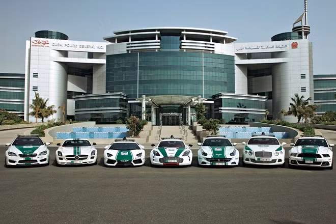 10 siêu xe khủng nhất của cảnh sát Dubai năm 2015