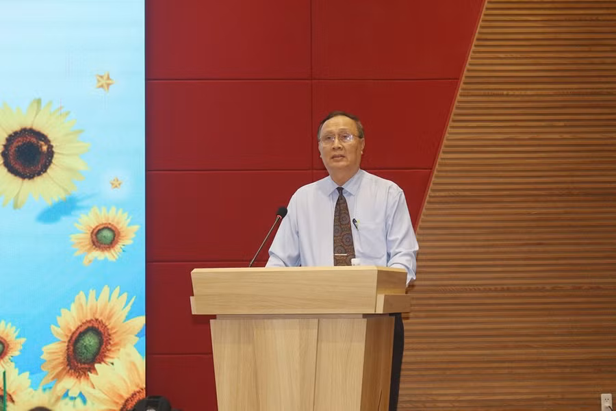 TS Nguyễn Thanh Dũng, Phó Hiệu trưởng Trường ĐH Cửu Long phát biểu tại buổi tập huấn.