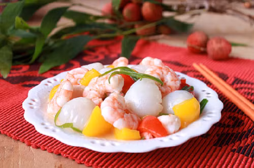 Mùa vải thiều, “bỏ túi” 3 bài thuốc hay từ quả vải để “ông uống bà vui“