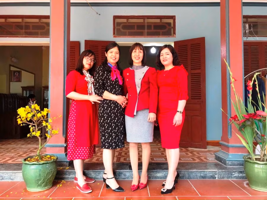 Chị Tâm (bìa trái) cùng 3 chị gái của mình. Hiện cả 4 người đều đang sinh sống và làm việc tại Thanh Hóa. Chị Tâm (bìa trái) cùng 3 chị gái của mình. Hiện cả 4 người đều đang sinh sống và làm việc tại Thanh Hóa.