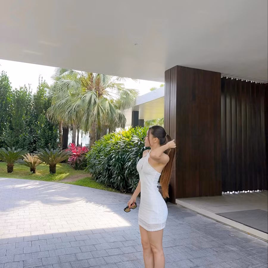 Dù không phải người nổi tiếng hoạt động trong showbiz nhưng mọi động thái của Yến Xuân cũng như chuyện tình của cô với chàng thủ môn Đặng Văn Lâm vẫn luôn nhận được sự chú ý của cộng đồng mạng. Dù không phải người nổi tiếng hoạt động trong showbiz nhưng mọi động thái của Yến Xuân cũng như chuyện tình của cô với chàng thủ môn Đặng Văn Lâm vẫn luôn nhận được sự chú ý của cộng đồng mạng.