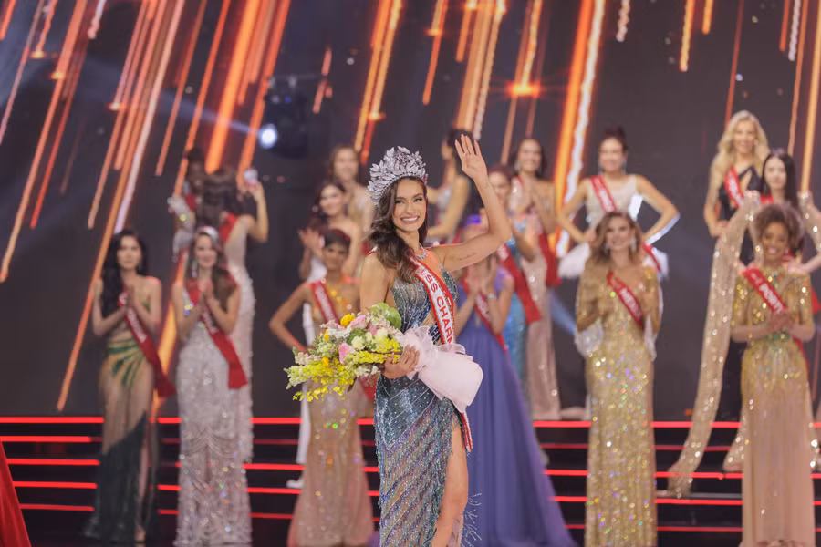 Người đẹp Brazil đăng quang Miss Charm 2023. Người đẹp Brazil đăng quang Miss Charm 2023.
