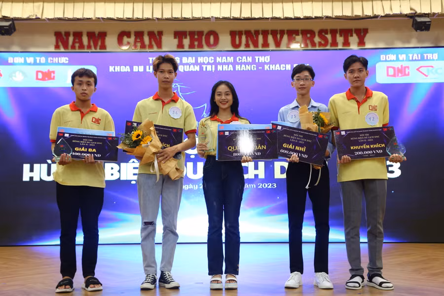 Các thí sinh đạt giải trong hội thi.