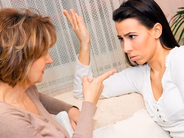 Mẹ chồng - nàng dâu “đại chiến” vì chuyên gia ảo