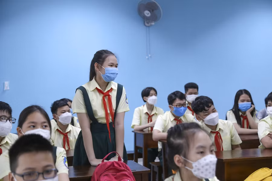 Các trường học ở Đà Nẵng hướng dẫn học sinh cách làm việc nhóm online hoặc tổ chức làm việc theo nhóm 2 học sinh cùng bàn