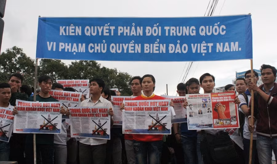 Người dân Cần Thơ tuần hành phản đối Trung Quốc xâm chiếm lãnh hải