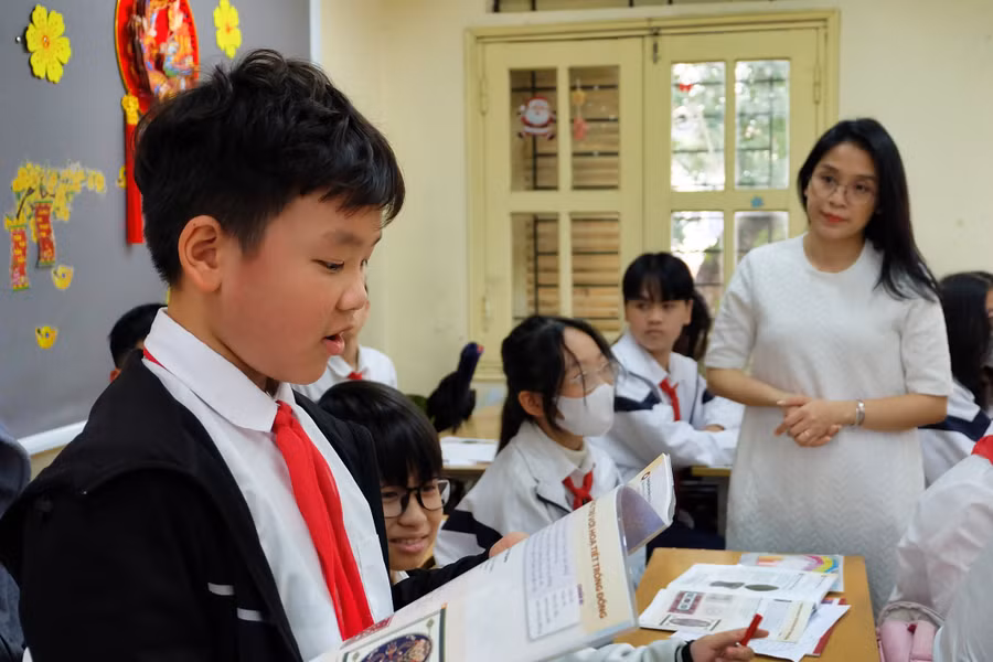 Luôn lắng nghe, cô Phan Thị Minh Thu tạo được mối gắn kết với học trò. Luôn lắng nghe, cô Phan Thị Minh Thu tạo được mối gắn kết với học trò.