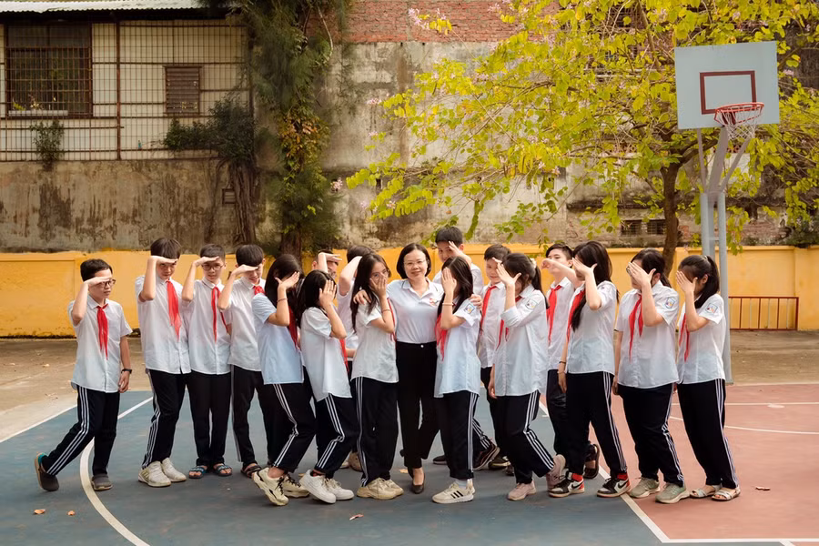 Giáo viên chủ nhiệm luôn có vai trò quan trọng trong công tác giáo dục học sinh. Giáo viên chủ nhiệm luôn có vai trò quan trọng trong công tác giáo dục học sinh.
