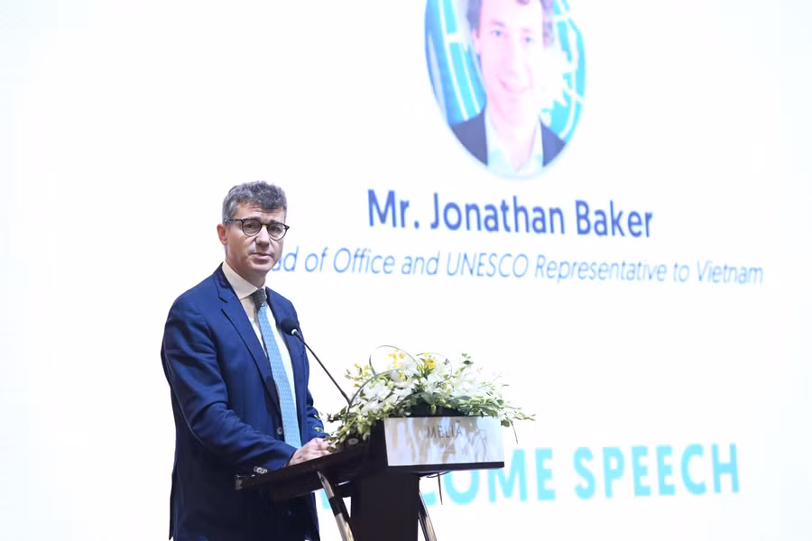 Trưởng Đại diện UNESCO tại Việt Nam, ông Jonathan Baker phát biểu tại Hội thảo.