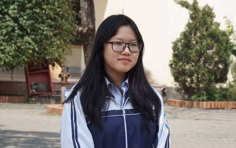 Hoàng Thị Thu Hiền giành giải Nhất và thủ khoa kỳ thi học sinh giỏi quốc gia môn Lịch sử năm học 2022 - 2023.