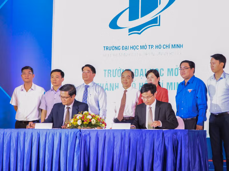 Kí kết hợp tác với các trường ĐH Kí kết hợp tác với các trường ĐH
