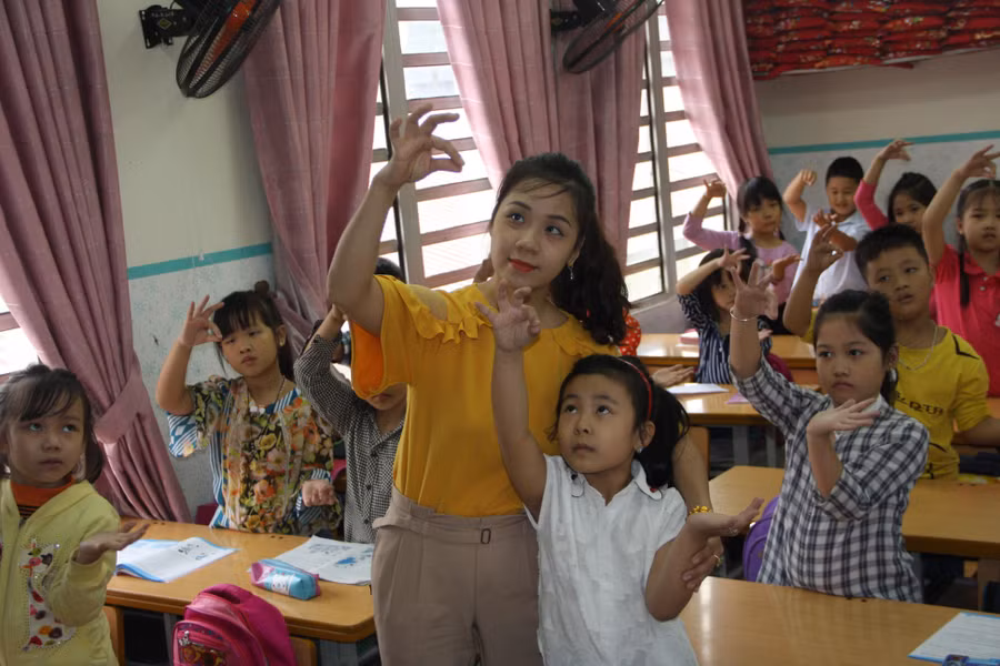 Cần bảo đảm đủ giáo viên đứng lớp cho các trường học. Ảnh minh họa