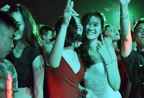 Phương Vy diện váy nóng bỏng 