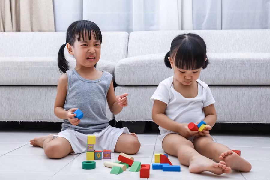 Cha mẹ cần quan sát, lắng nghe trẻ. Ảnh minh hoạ