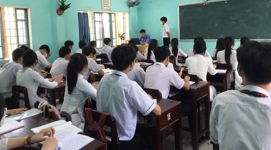Thầy - trò Trường THPT Phú Bài (Thừa Thiên Huế) trước Kỳ thi tốt nghiệp THPT năm 2023. Thầy - trò Trường THPT Phú Bài (Thừa Thiên Huế) trước Kỳ thi tốt nghiệp THPT năm 2023.