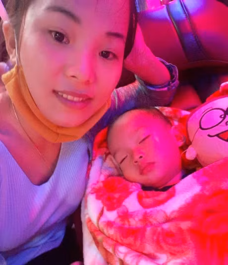Tam anh ong chau ly biet o ben xe khien cau noi 