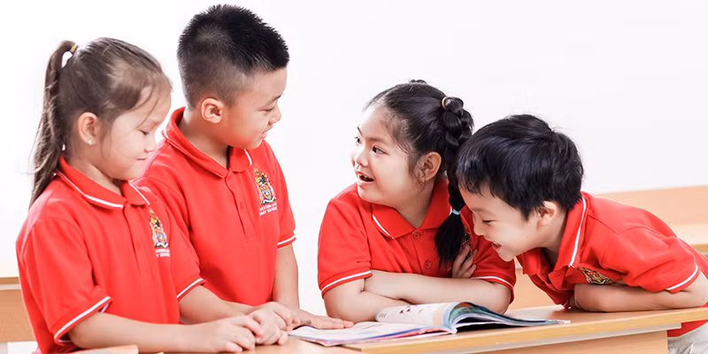 Trẻ cần có tâm thế vui vẻ khi vào lớp 1. Ảnh minh họa.