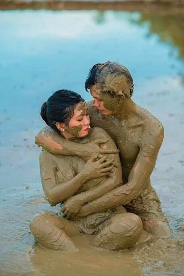 Hay kiểu tạo dáng đầy nghệ thuật và chan chứa tình cảm.