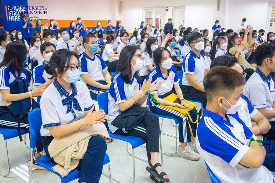 Học sinh hào hứng tham gia các hoạt động trong sự kiện.