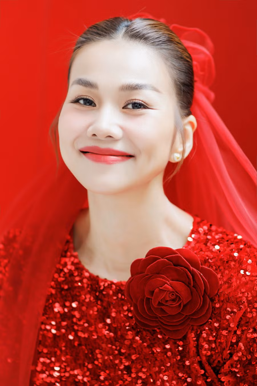 Thanh Hằng khoe nhan sắc rạng rỡ, xinh đẹp trong ngày đặc biệt nhất cuộc đời.