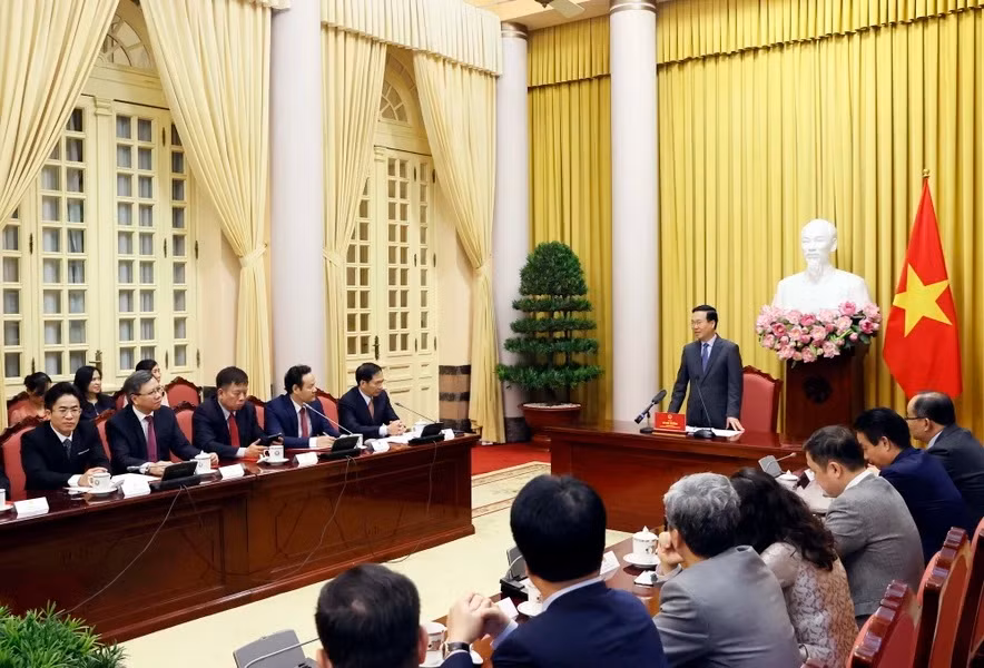 Chủ tịch nước Võ Văn Thưởng phát biểu giao nhiệm vụ cho các Đại sứ, Trưởng Cơ quan đại diện Việt Nam tại nước ngoài nhiệm kỳ 2024-2027. (Ảnh: Thống Nhất/TTXVN)