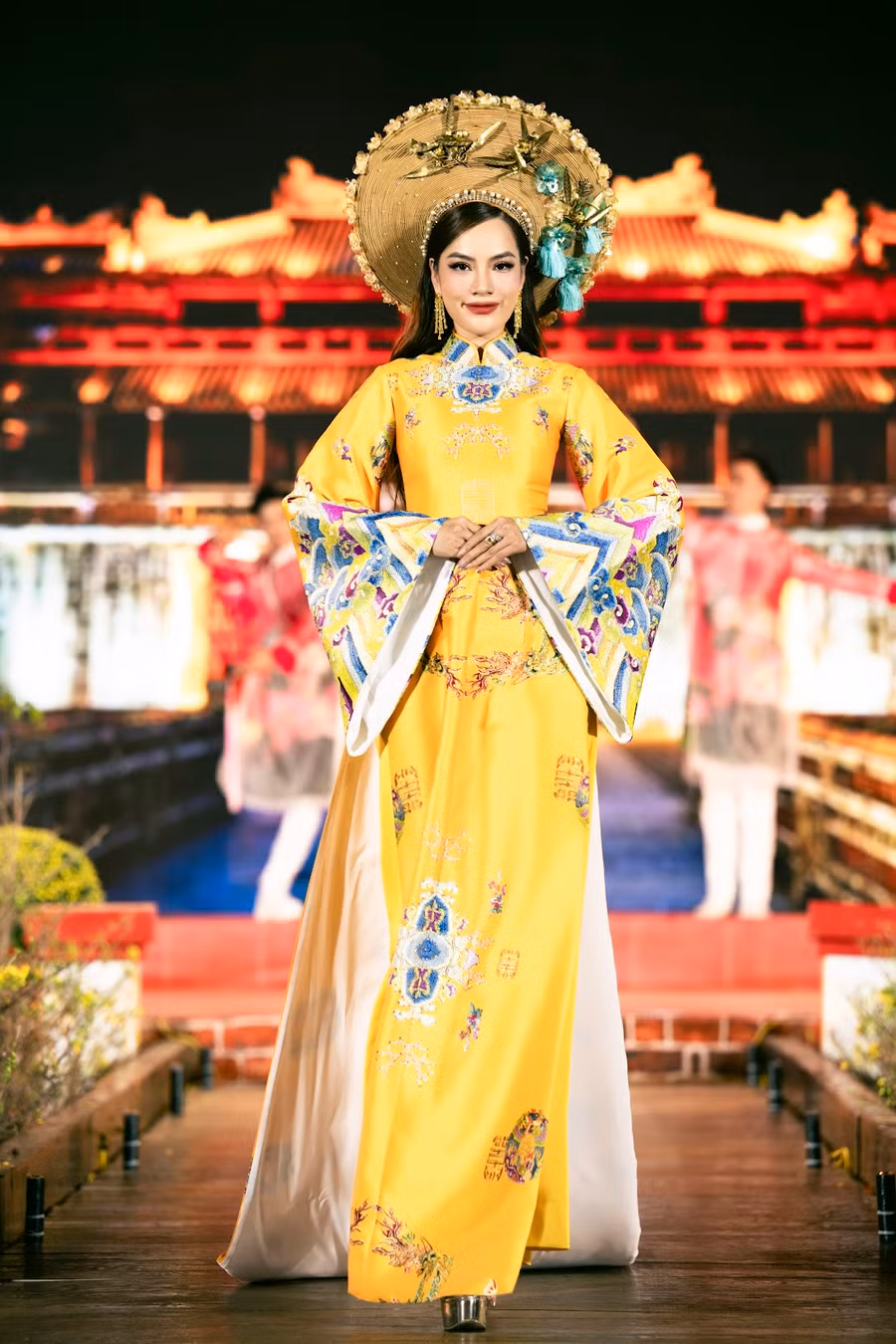 Hoa hậu Lê Hoàng Phương. Hoa hậu Lê Hoàng Phương.