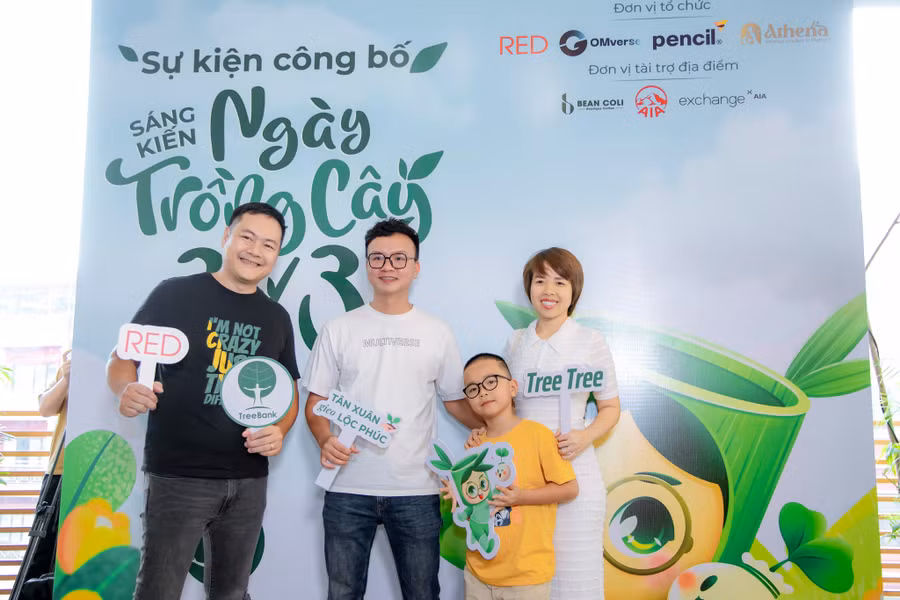 Gia đình KOL Bố con Sâu cùng tham gia sự kiện.