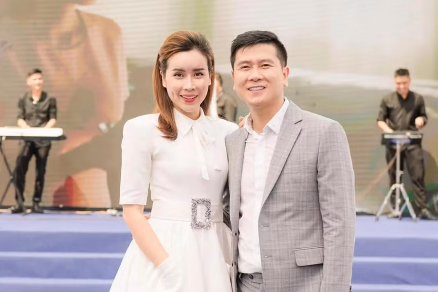 Cặp đôi Lưu Hương Giang và nhạc sĩ Hồ Hoài Anh.