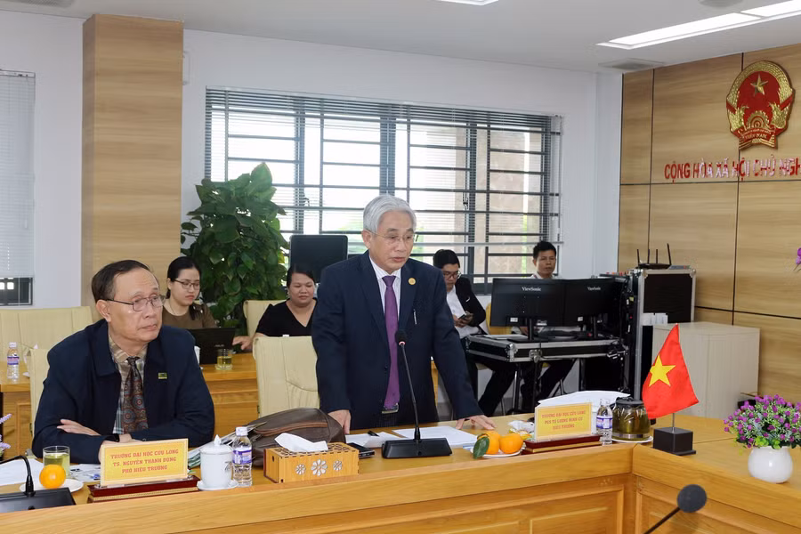 PGS.TS Lương Minh Cừ - Bí thư Đảng ủy, Hiệu trưởng Trường ĐH Cửu Long phát biểu tại buổi làm việc.