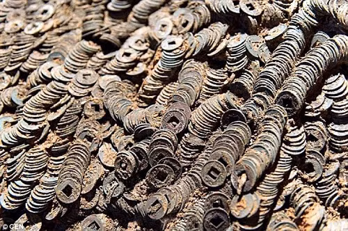 Phát hiện 10 tấn tiền xu cổ trong lăng mộ 2000 năm tuổi ở Trung Quốc - Ảnh 2 Phát hiện 10 tấn tiền xu cổ trong lăng mộ 2000 năm tuổi ở Trung Quốc - Ảnh 2