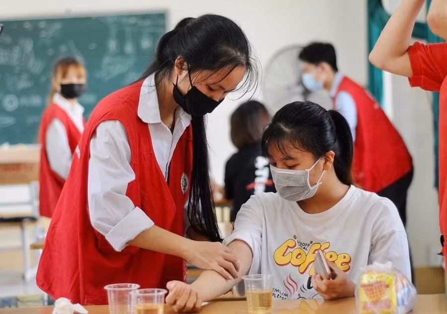Chương trình tình nguyện vận động hiến máu.