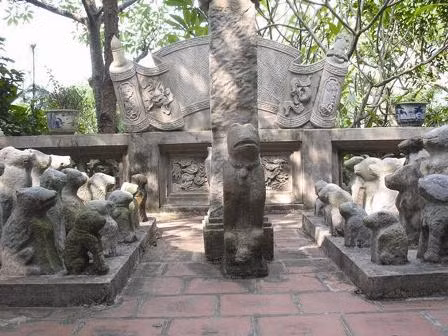 Chó đá ở phủ Thành Chương Chó đá ở phủ Thành Chương