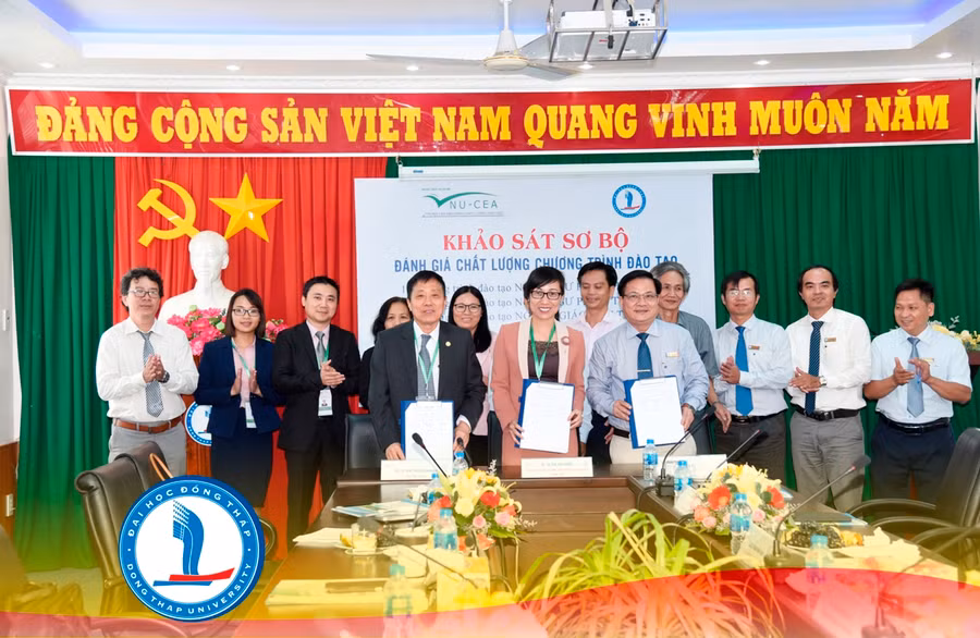 Trung tâm KĐCLGD - ĐHQGHN và Trường ĐH Đồng Tháp ký Biên bản khảo sát sơ bộ đánh giá chất lượng 3 chương trình đào tạo. Trung tâm KĐCLGD - ĐHQGHN và Trường ĐH Đồng Tháp ký Biên bản khảo sát sơ bộ đánh giá chất lượng 3 chương trình đào tạo.
