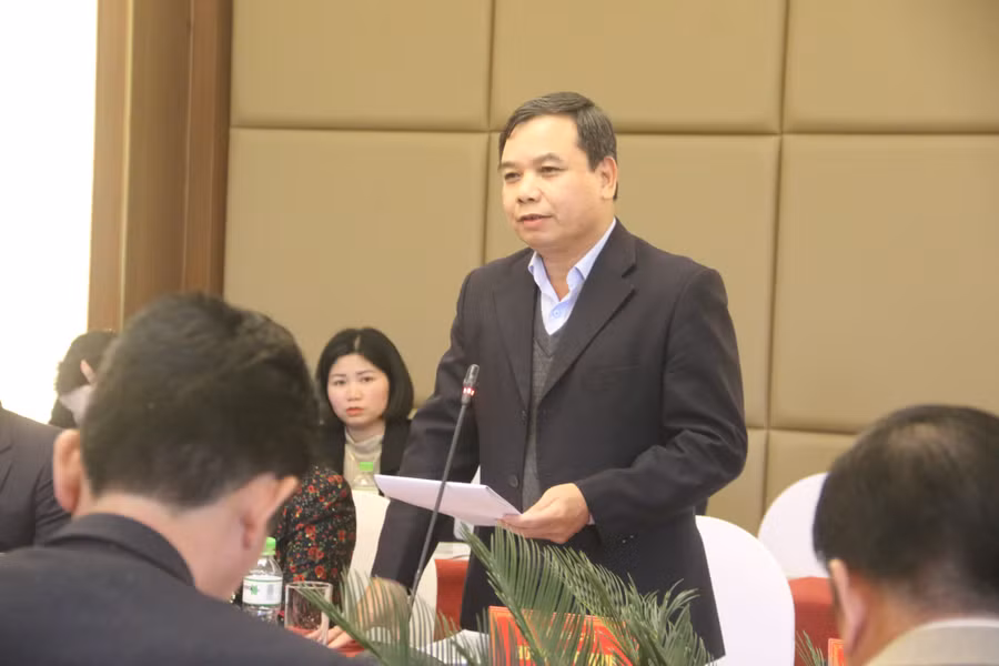 Đại diện lãnh đạo các vụ, cục của Bộ GD&amp;ĐT phát biểu tại buổi làm việc.