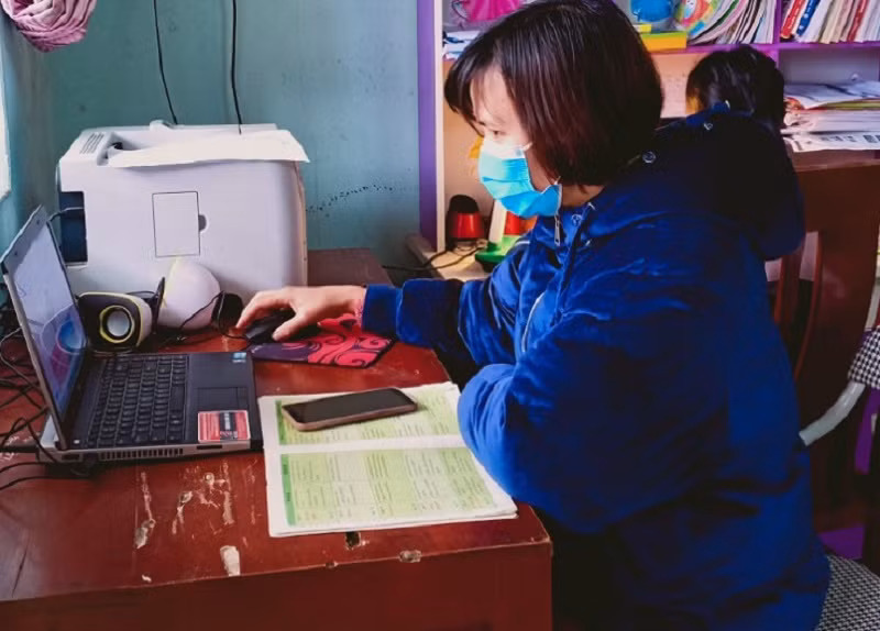 Cô Nguyễn Thị Thanh Huyền, Trường THPT Mỏ Trạng, Bắc Giang vẫn thực hiện tốt công việc chuyên môn khi là F0.