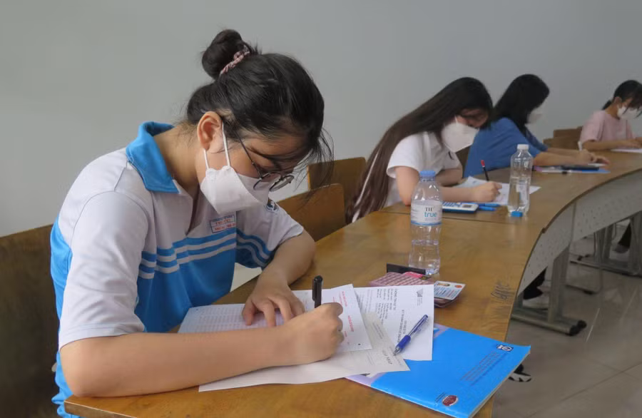 Thí sinh làm bài thi đánh giá năng lực năm 2022.