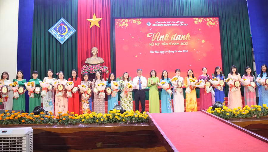 Vinh danh 20 nữ tân Tiến sĩ trong năm 2023 Vinh danh 20 nữ tân Tiến sĩ trong năm 2023