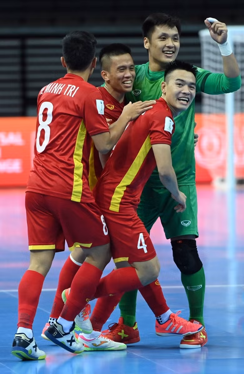 Các cầu thủ Việt Nam ăn mừng thành tích lọt vào vòng 1/8 World Cup 2021.