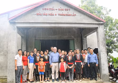 Đại sứ Australia Craig Chittick và thăm công ty Sơn Hà và người hưởng lợi của dự án chuỗi giá trị Quế (thuộc chương trình GREAT do Chính phủ Australia tài trợ) tại xã Nậm Đét, huyện Bắc Hà, Lào Cai Đại sứ Australia Craig Chittick và thăm công ty Sơn Hà và người hưởng lợi của dự án chuỗi giá trị Quế (thuộc chương trình GREAT do Chính phủ Australia tài trợ) tại xã Nậm Đét, huyện Bắc Hà, Lào Cai