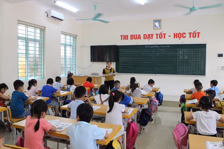 Học sinh Trường Tiểu học Sông Đà (Hòa Bình).