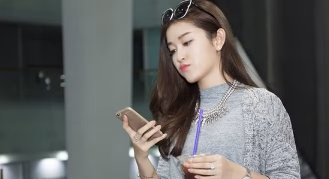 Số điện thoại “ngân hàng” VIP trong danh bạ của Á hậu Huyền My