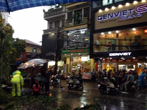 Tai nạn xảy ra trước cửa hàng Jean GENVIET.