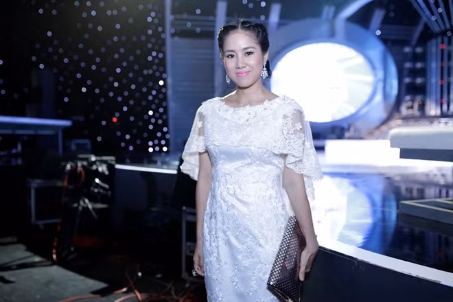 Trong lần đầu tiên xuất hiện sau lùm xùm hôn nhân, Lê Phương cũng rất xinh đẹp và rạng rỡ dù trước đó có nguồn tin tiết lộ, cô phải nhập viện vì cú sốc tình cảm. Sao nữ Việt đẹp, quyến rũ hơn sau hôn nhân tan vỡ