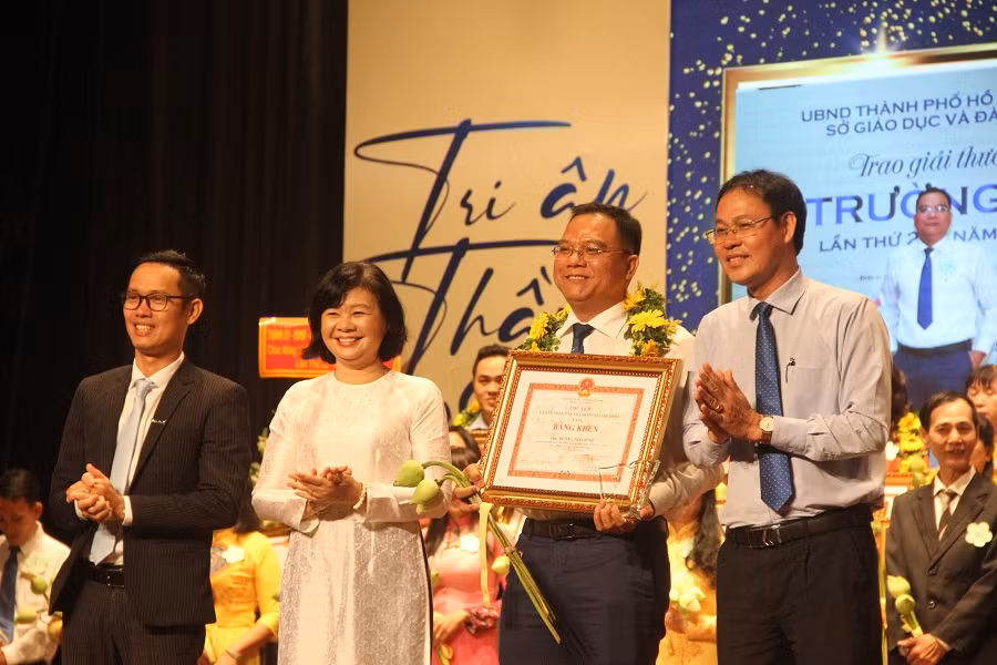 Những nhà giáo tâm huyết, tận tụy với nghề được vinh danh tại lễ trao giải thưởng Võ Trường Toản