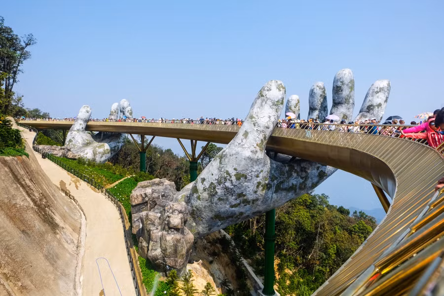 Cầu Vàng tại khu khu du lịch Sunworld Bà Nà Hills. Ảnh tư liệu