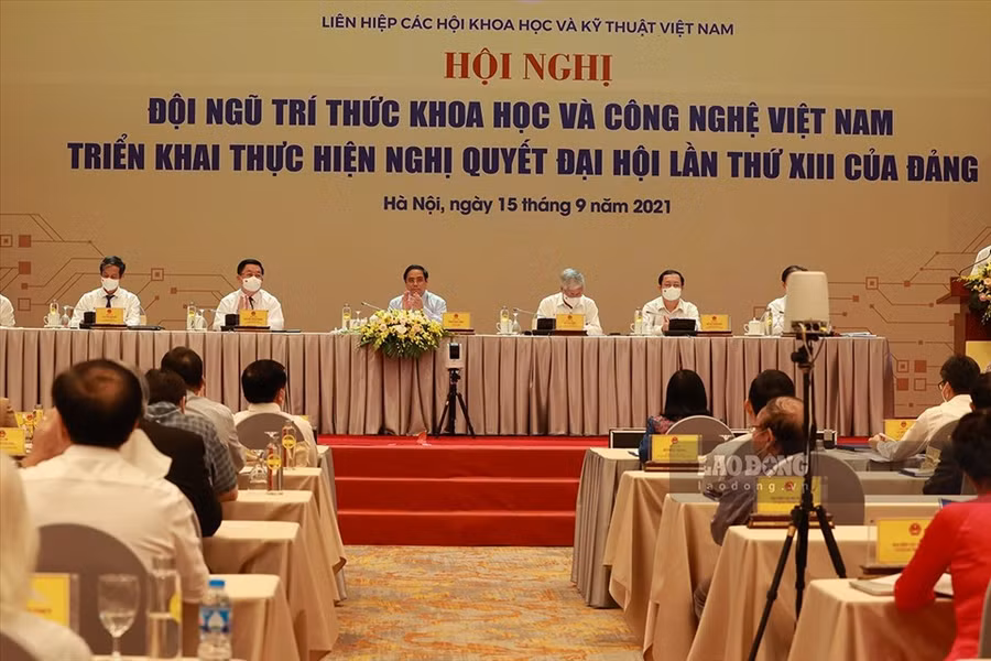 Thủ tướng Phạm Minh Chính và các đại biểu tại điểm cầu Hà Nội. Ảnh: LĐO