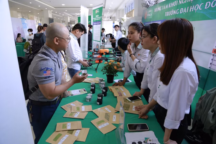 Triển lãm sản phẩm khởi nghiệp của các doanh nghiệp trên địa bàn Đà Nẵng và cựu sinh viên Trường ĐH Đông Á.